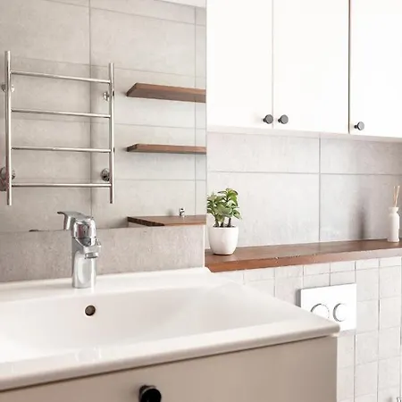 2ndhomes Modern & Cozy 2br With Balcony Apartment