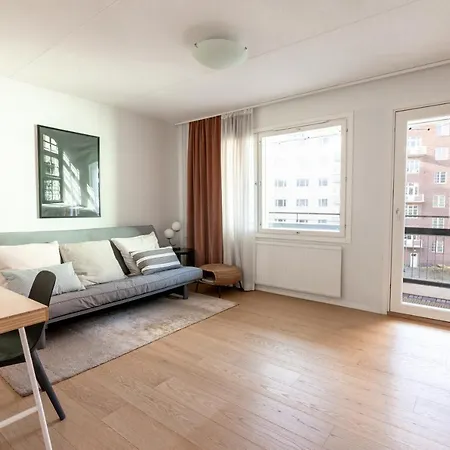 2ndhomes Modern & Cozy 2br With Balcony Apartment *