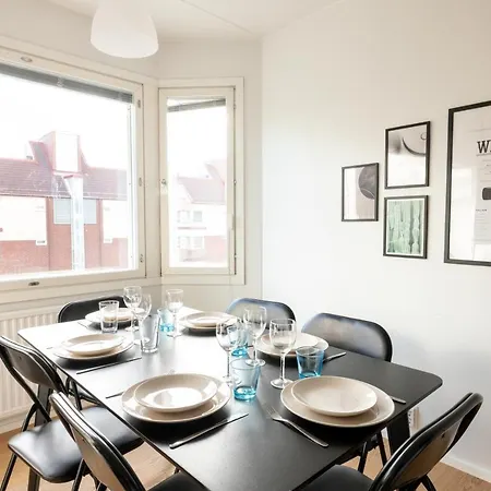 2ndhomes Modern & Cozy 2br With Balcony Apartment
